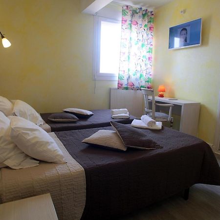 Hotel De La Plage 2 Etoiles Valras-Plage Pokoj fotografie